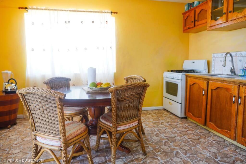 Belle View-Tulip Apartment Laborie Екстериор снимка
