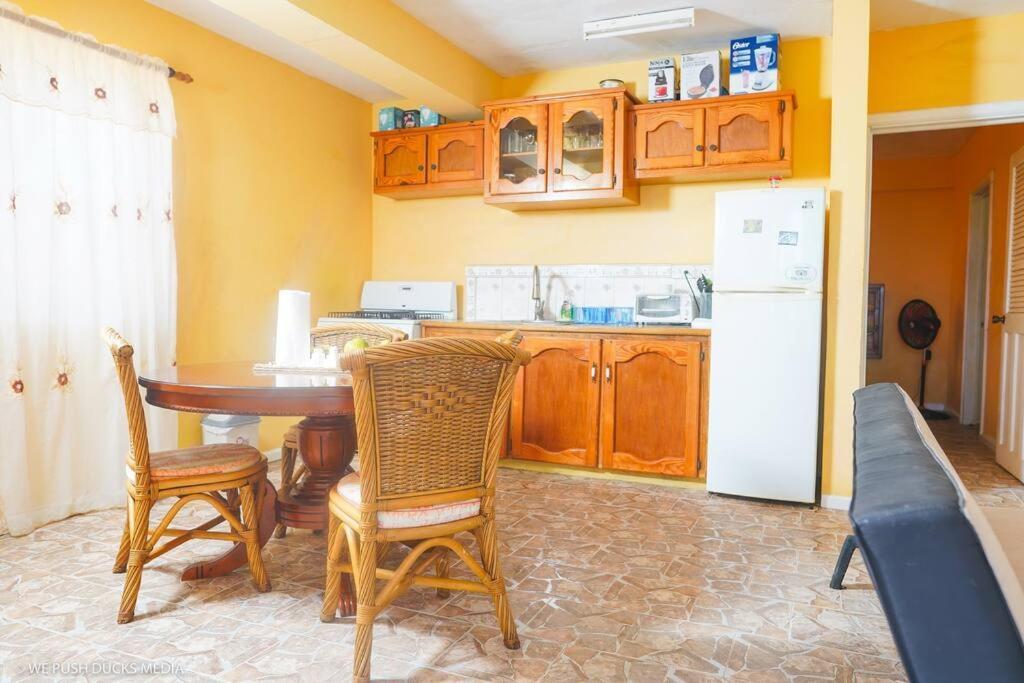 Belle View-Tulip Apartment Laborie Екстериор снимка